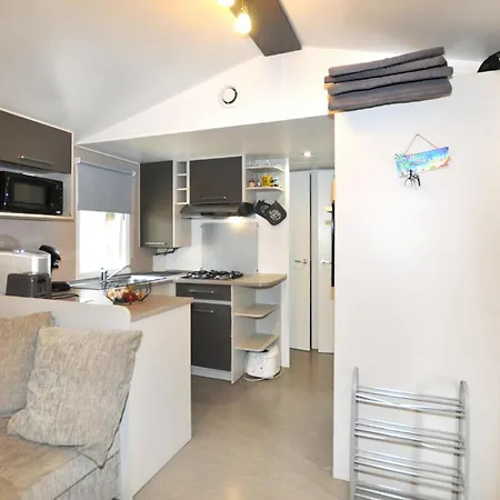 Mobile Proche Piscine 캠프장